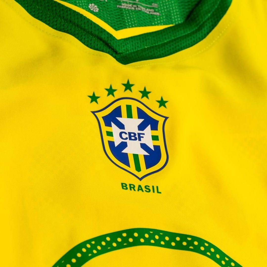 2004 BRAZIL HOME JERSEY – RONALDINHO 10 - NIKE